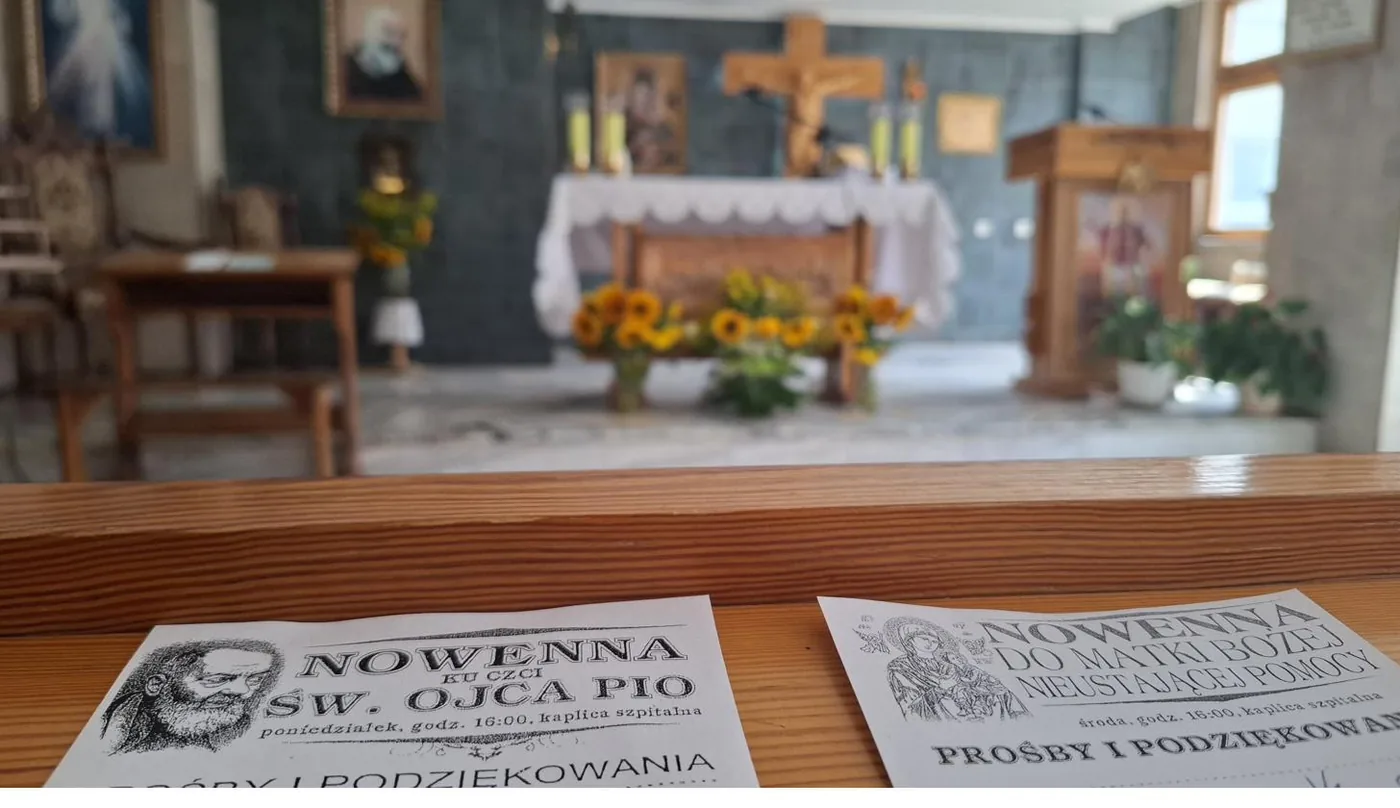 Nowenna do św. Ojca Pio na ławce kaplicy szpitalnej — intencja o zdrowie córki Wiktorii i szczęśliwy poród, szpital w którym rodzi Anna